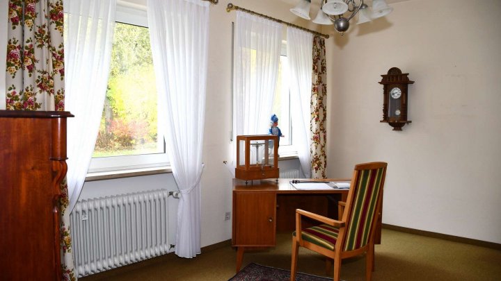 RESERVIERT! Gepflegte Doppelhaushälfte mit großzügigem Raumangebot in ruhiger Stadtrandlage!