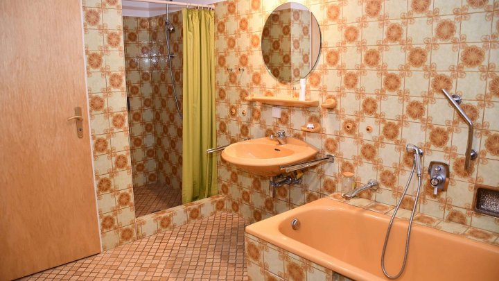 RESERVIERT! Gepflegte Doppelhaushälfte mit großzügigem Raumangebot in ruhiger Stadtrandlage!
