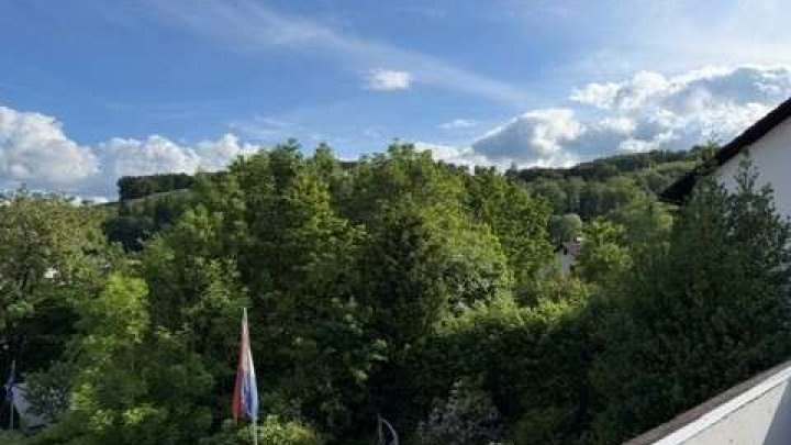 Großzügiges Wohnhaus im Sauerland mit 6 Einheiten & herrlicher Aussicht – flexibel nutzbar!