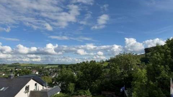 Großzügiges Wohnhaus im Sauerland mit 6 Einheiten & herrlicher Aussicht – flexibel nutzbar!