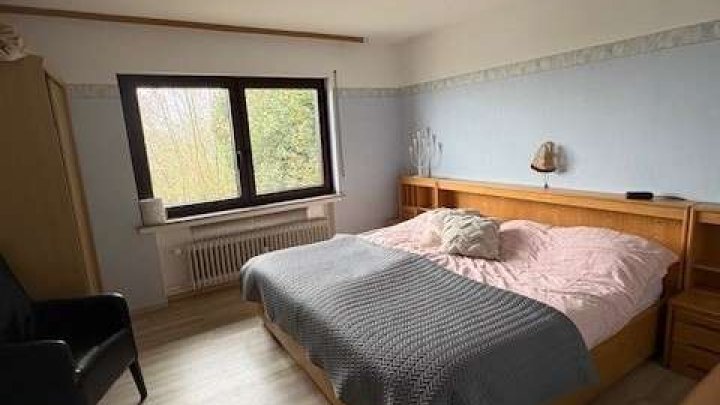 Großzügiges Wohnhaus im Sauerland mit 6 Einheiten & herrlicher Aussicht – flexibel nutzbar!