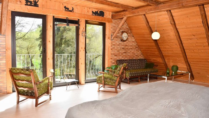 Uriges Wohnhaus in idyllischer Ortsrandlage – Leben im Einklang mit der Natur!