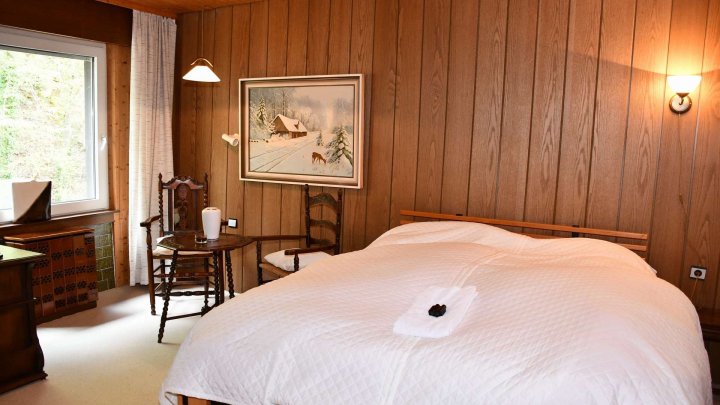 Uriges Wohnhaus in idyllischer Ortsrandlage – Leben im Einklang mit der Natur!