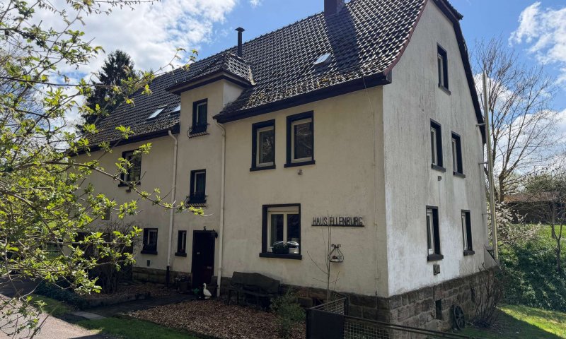 Uriges Wohnhaus in idyllischer Ortsrandlage – Leben im Einklang mit der Natur!