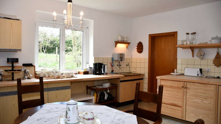 Uriges Wohnhaus in idyllischer Ortsrandlage – Leben im Einklang mit der Natur!