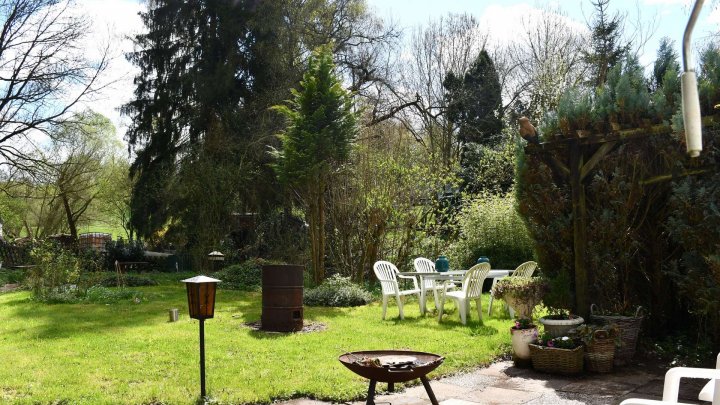 Uriges Wohnhaus in idyllischer Ortsrandlage – Leben im Einklang mit der Natur!
