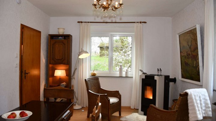 Uriges Wohnhaus in idyllischer Ortsrandlage – Leben im Einklang mit der Natur!