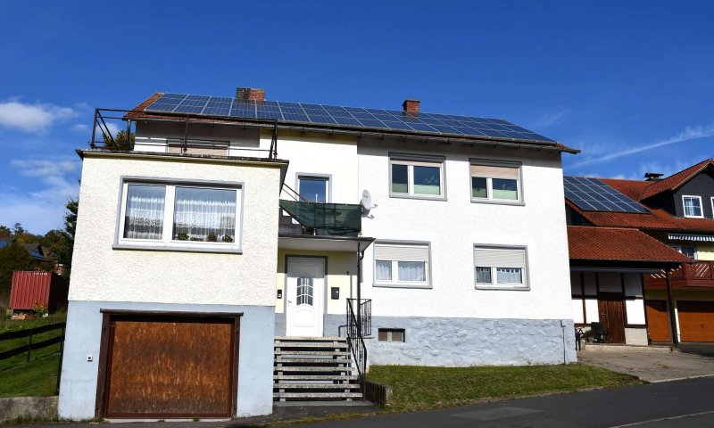Ihre Mieter sind schon da! Solides 3-Familienhaus 

mit großem Grundstück und Photovoltaikanlage!