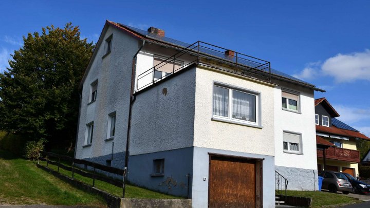 Ihre Mieter sind schon da! Solides 3-Familienhaus 

mit großem Grundstück und Photovoltaikanlage!