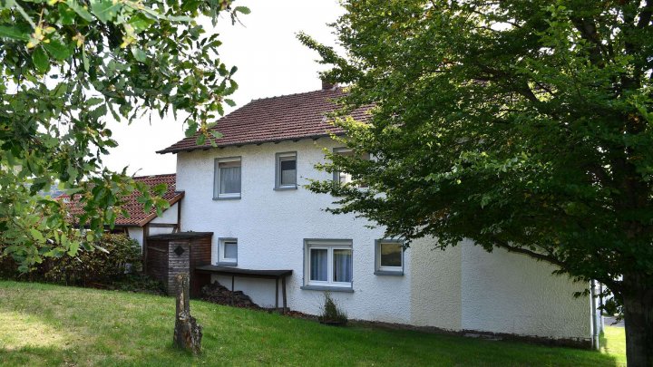 Ihre Mieter sind schon da! Solides 3-Familienhaus 

mit großem Grundstück und Photovoltaikanlage!