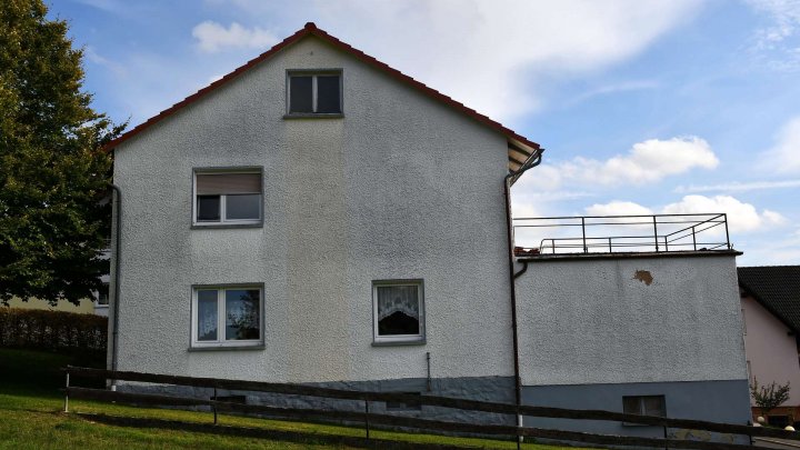 Ihre Mieter sind schon da! Solides 3-Familienhaus 

mit großem Grundstück und Photovoltaikanlage!