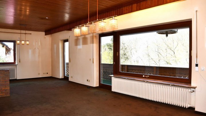 Neuer Angebotspreis! Freistehendes Einfamilienhaus in naturnaher Lage!