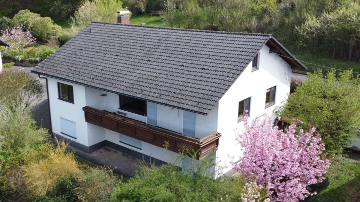 Neuer Angebotspreis! Freistehendes Einfamilienhaus in naturnaher Lage!