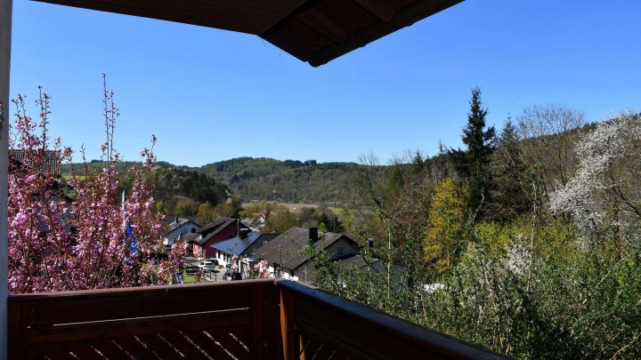 Neuer Angebotspreis! Freistehendes Einfamilienhaus in naturnaher Lage!