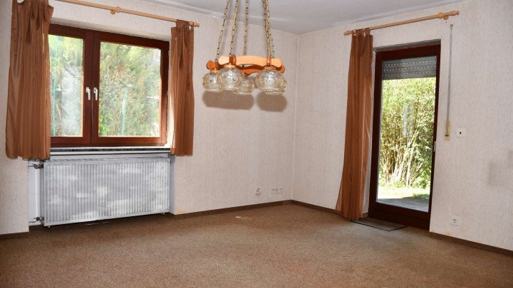 Neuer Angebotspreis! Freistehendes Einfamilienhaus in naturnaher Lage!
