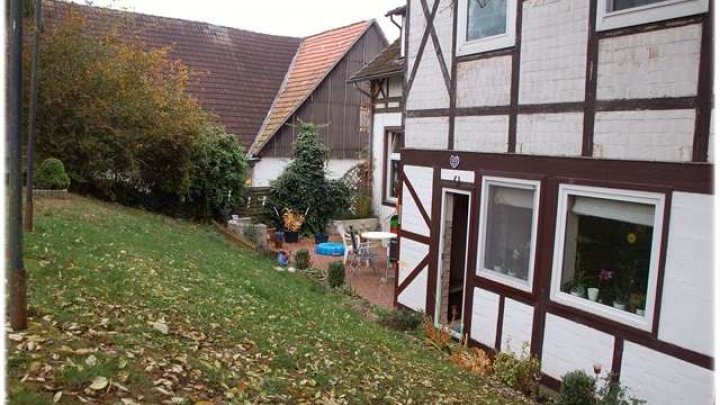 Großzügige Eigentumswohnung mit Garten und hoher Privatsphäre nahe Korbach!