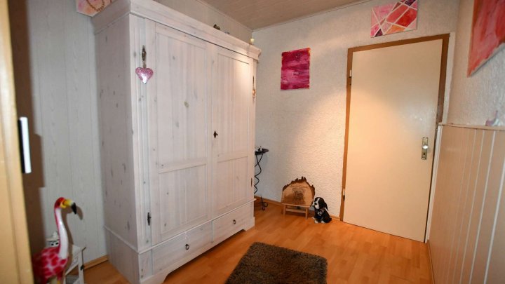 Großzügige Eigentumswohnung mit Garten und hoher Privatsphäre nahe Korbach!