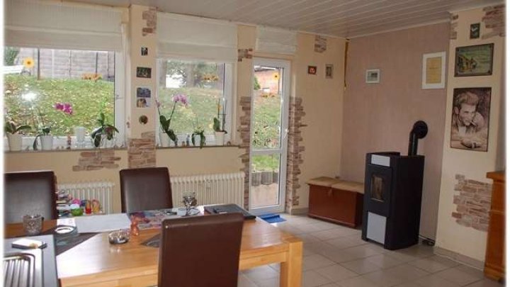 Großzügige Eigentumswohnung mit Garten und hoher Privatsphäre nahe Korbach!