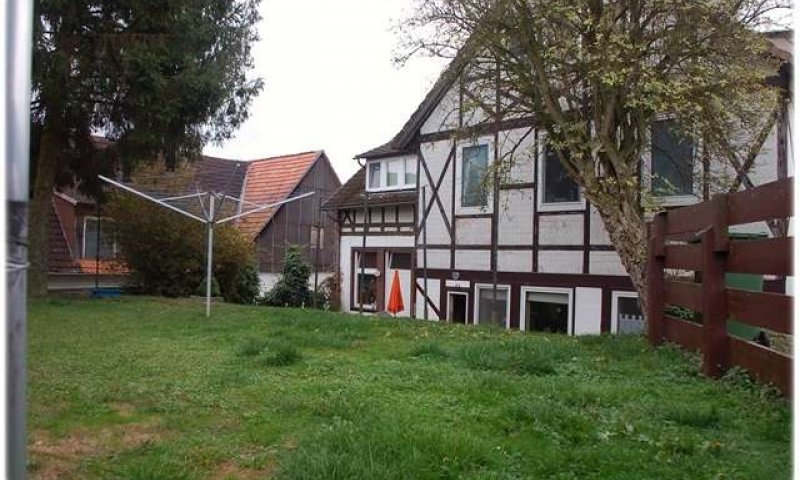 Großzügige Eigentumswohnung mit Garten und hoher Privatsphäre nahe Korbach!