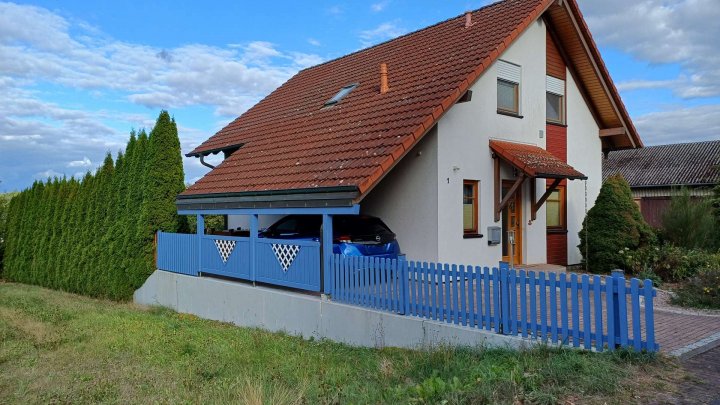 RESERVIERT! Wohnen nahe dem Edersee: Gepflegtes FingerHaus mit PV-Anlage, Speicher und Wallbox!