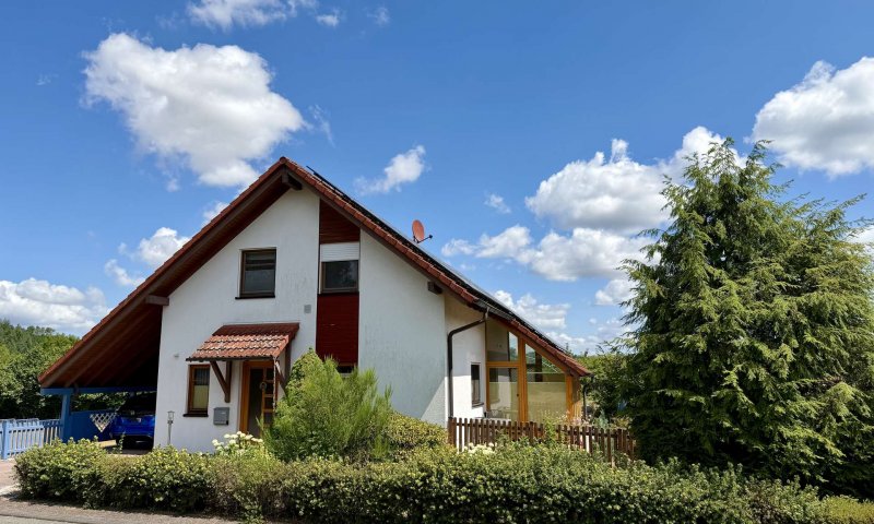RESERVIERT! Wohnen nahe dem Edersee: Gepflegtes FingerHaus mit PV-Anlage, Speicher und Wallbox!