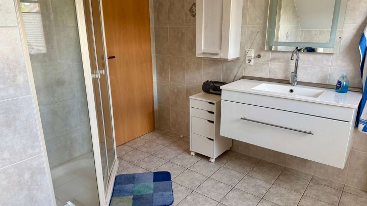 RESERVIERT! Wohnen nahe dem Edersee: Gepflegtes FingerHaus mit PV-Anlage, Speicher und Wallbox!