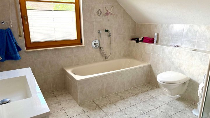 RESERVIERT! Wohnen nahe dem Edersee: Gepflegtes FingerHaus mit PV-Anlage, Speicher und Wallbox!