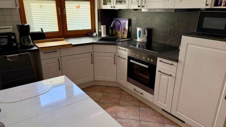 RESERVIERT! Wohnen nahe dem Edersee: Gepflegtes FingerHaus mit PV-Anlage, Speicher und Wallbox!