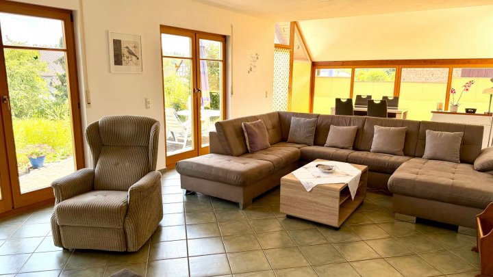 RESERVIERT! Wohnen nahe dem Edersee: Gepflegtes FingerHaus mit PV-Anlage, Speicher und Wallbox!