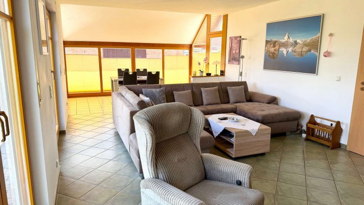 RESERVIERT! Wohnen nahe dem Edersee: Gepflegtes FingerHaus mit PV-Anlage, Speicher und Wallbox!