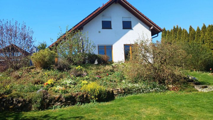 RESERVIERT! Wohnen nahe dem Edersee: Gepflegtes FingerHaus mit PV-Anlage, Speicher und Wallbox!