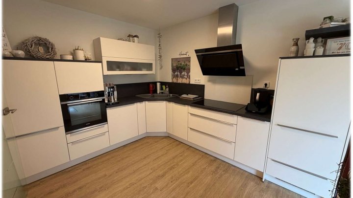 Gepflegtes Einfamilienhaus mit gehobener Ausstattung, Terrasse, Garage und Blick ins Grüne!