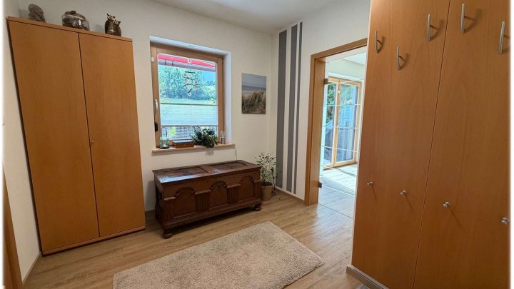 Gepflegtes Einfamilienhaus mit gehobener Ausstattung, Terrasse, Garage und Blick ins Grüne!