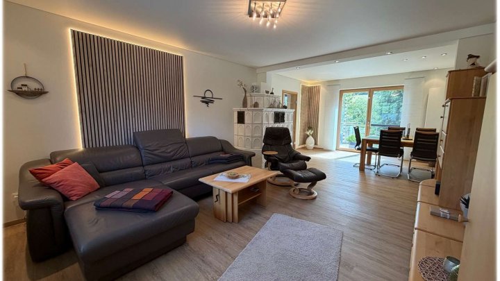 Gepflegtes Einfamilienhaus mit gehobener Ausstattung, Terrasse, Garage und Blick ins Grüne!