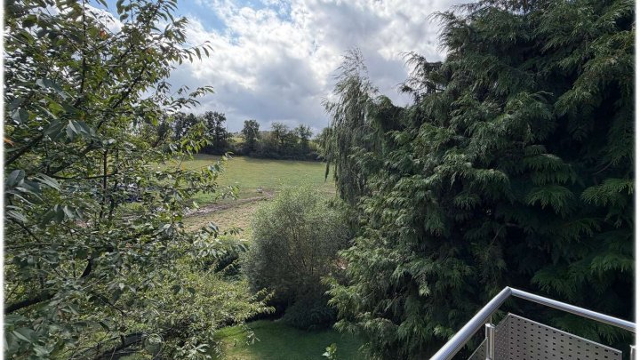 Gepflegtes Einfamilienhaus mit gehobener Ausstattung, Terrasse, Garage und Blick ins Grüne!