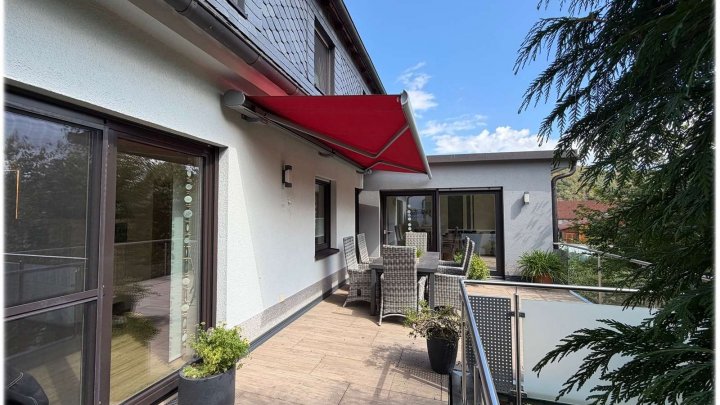 Gepflegtes Einfamilienhaus mit gehobener Ausstattung, Terrasse, Garage und Blick ins Grüne!