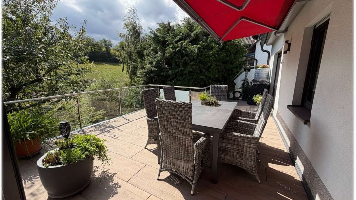 Gepflegtes Einfamilienhaus mit gehobener Ausstattung, Terrasse, Garage und Blick ins Grüne!