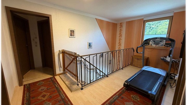 Gepflegtes Einfamilienhaus mit gehobener Ausstattung, Terrasse, Garage und Blick ins Grüne!