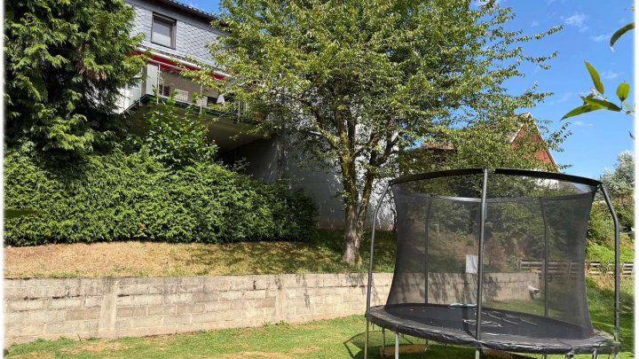 Gepflegtes Einfamilienhaus mit gehobener Ausstattung, Terrasse, Garage und Blick ins Grüne!