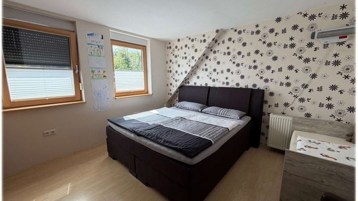 Gepflegtes Einfamilienhaus mit gehobener Ausstattung, Terrasse, Garage und Blick ins Grüne!