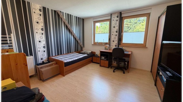Gepflegtes Einfamilienhaus mit gehobener Ausstattung, Terrasse, Garage und Blick ins Grüne!