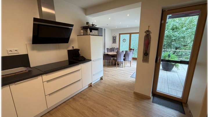 Gepflegtes Einfamilienhaus mit gehobener Ausstattung, Terrasse, Garage und Blick ins Grüne!