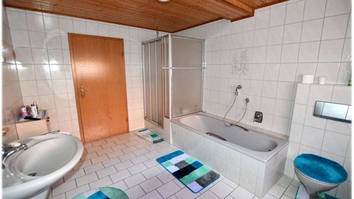 Ehemalige Hofstelle mit Wohnhaus, Nebengebäuden und Ausbaupotenzial!