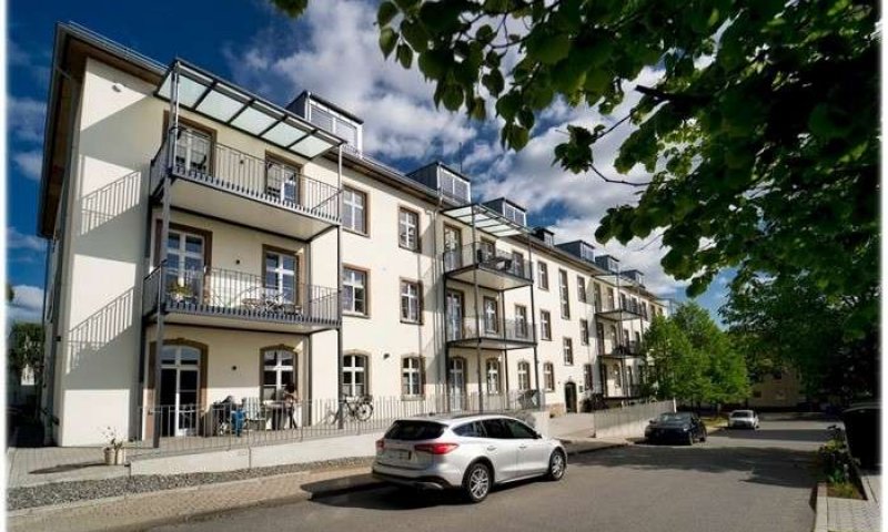 Vermietete 3-Zimmer-Dachgeschosswohnung im Denkmalobjekt.
