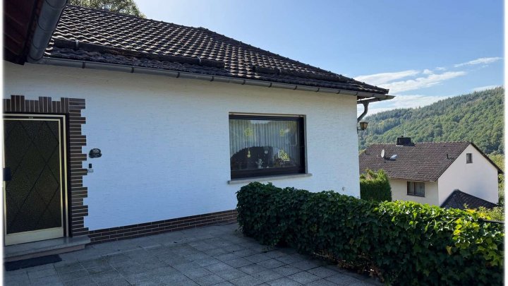 Großzügiger Winkelbungalow mit Panoramaterrasse auf außergewöhnlichem 3.793 m² Grundstück!