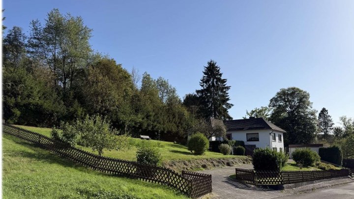 Großzügiger Winkelbungalow mit Panoramaterrasse auf außergewöhnlichem 3.793 m² Grundstück!
